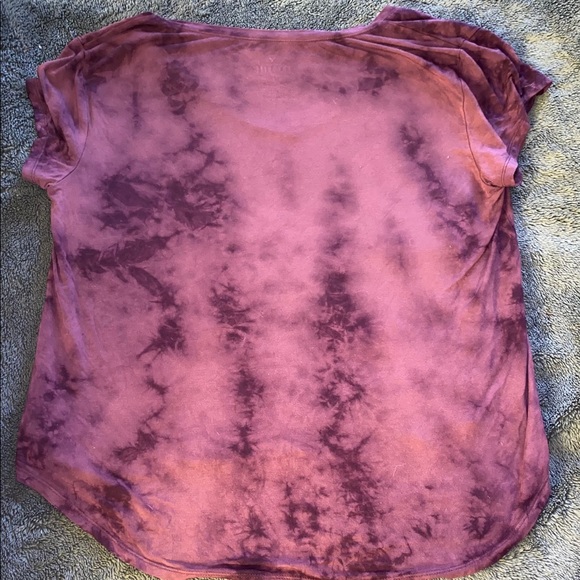 Red and maroon hollister t-shirt - Picture 2 of 3